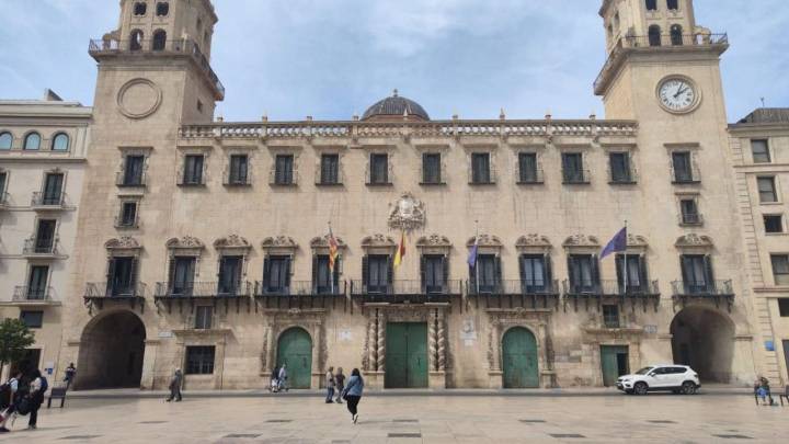 Primer aniversario de la dana: Alicante rinde homenaje a las víctimas con el silencio