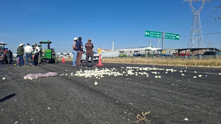 Agricultores bloquean parcialmente la carretera León–Aguascalientes, advierten cierre total si no hay acuerdos