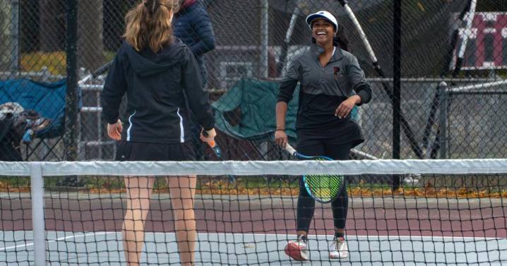 Girls Tennis Playoff Roundup: Crusaders advance to final