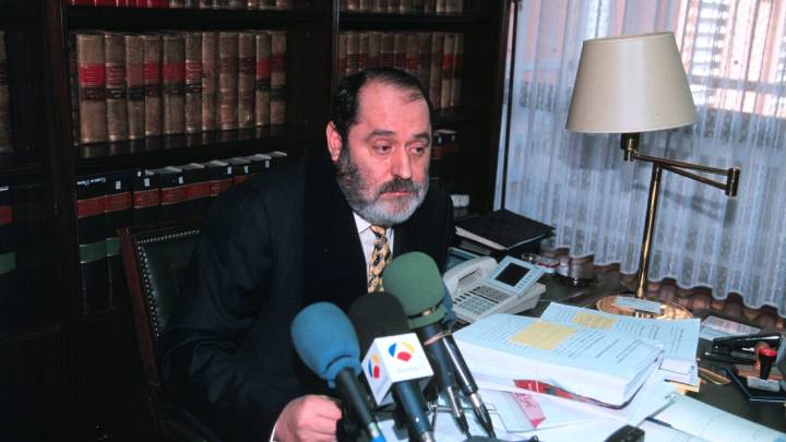 La vida personal de Emilio Rodríguez Menéndez, marcada por rumores y polémicas sentimentales
