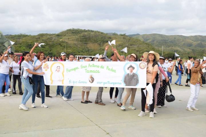 En las regiones celebraron la fiesta de la santidad por JGH y Carmen Rendiles