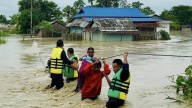 Más de 70 muertos en India y Nepal por las lluvias del monzón y los deslizamientos de tierra