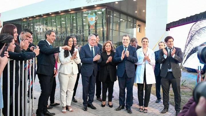 Zamora inauguró el nuevo hospital de Sumampa y entregó viviendas sociales a familias…