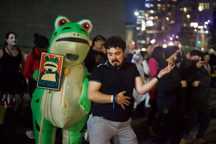 Dance lessons return to Portland ICE protests as city awaits ruling on troop deployment: Get caught up