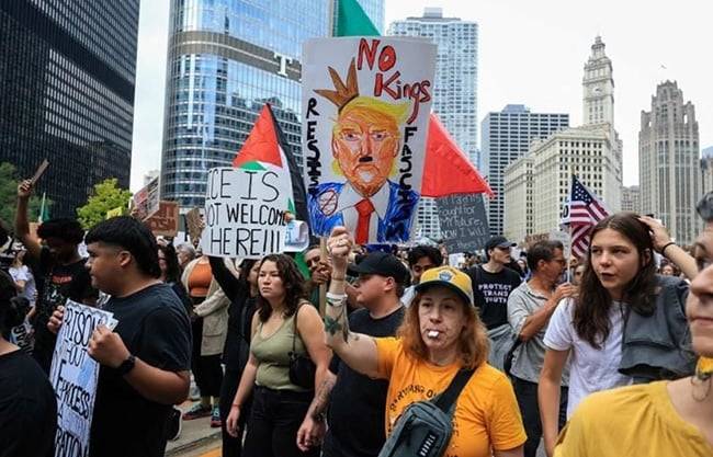 Marchan miles en EU contra Trump