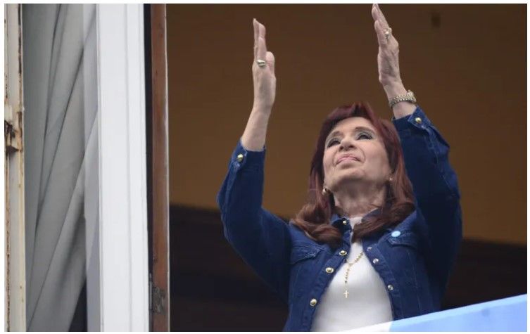 CFK habló en el Día de la Lealtad y apuntó contra la ayuda de EE.UU: "80 años después es Bessent o Perón"