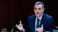 Sánchez combina seriedad y vacile para responder sobre su relación con Ábalos o Cerdán: "Me está preguntando usted que cuántos iban en el Peugeot; Depende del día"