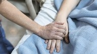 Traballo propón que se poida fraccionar en catro semanas o permiso de dez días por falecemento
