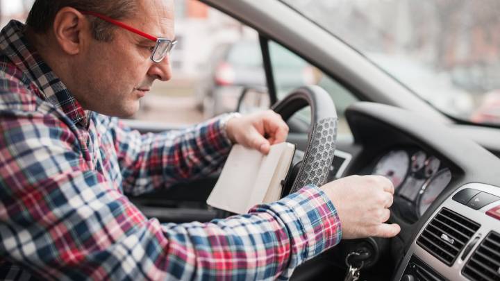 Las cuatro cosas que sí o sí debe tener en cuenta a la hora de comprar un carro usado: evite dolores de cabeza por confiado