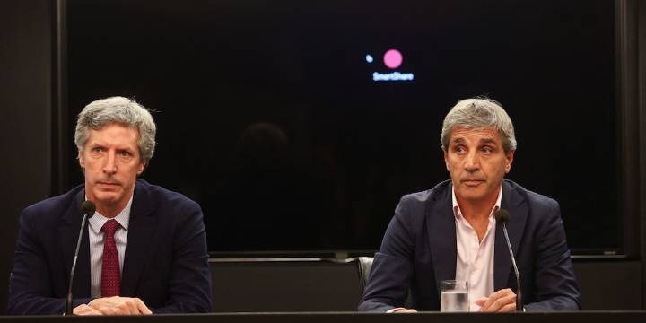 El Gobierno preparó varias líneas de defensa para que el dólar  no supere el techo de la banda hasta las elecciones legislativas