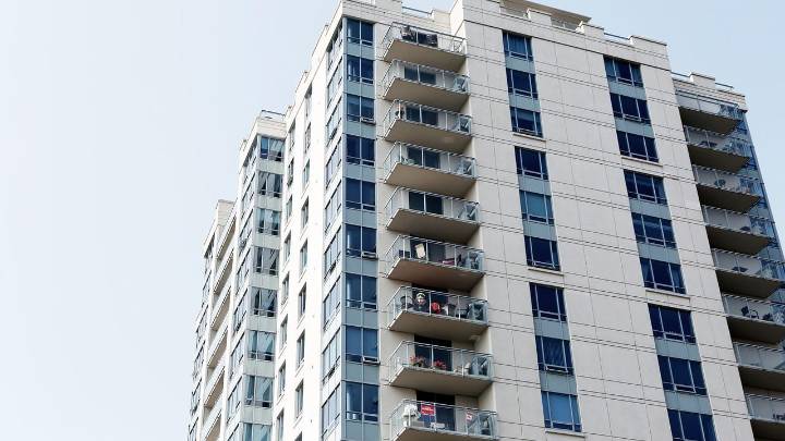 Multas y sanciones en propiedad horizontal por uso comercial de inmuebles residenciales