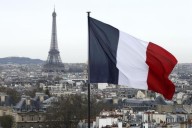 French police using DNA at scene to catch Louvre Museum thieves