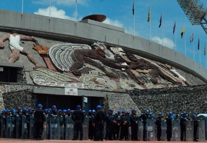 Murió aficionado tras ser sometido por policías del Estadio Olímpico en CU; Fiscalía CDMX investiga
