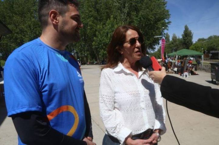 Más de 700 chicos y chicas protagonizaron el “Banderazo por la Democracia” en Neuquén