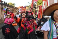 Pátzcuaro se llena de color y tradición con la llegada del Xantolo potosino