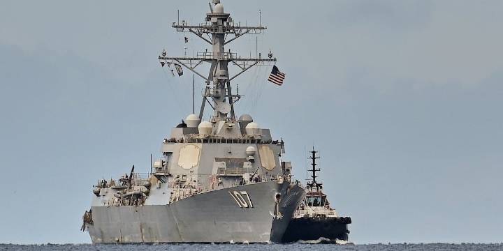 US warship docks in Trinidad and Tobago, putting more pressure on Venezuela