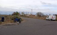 Motociclista al hospital tras chocar de frente con utilitario en una curva en el parque industrial de Trelew