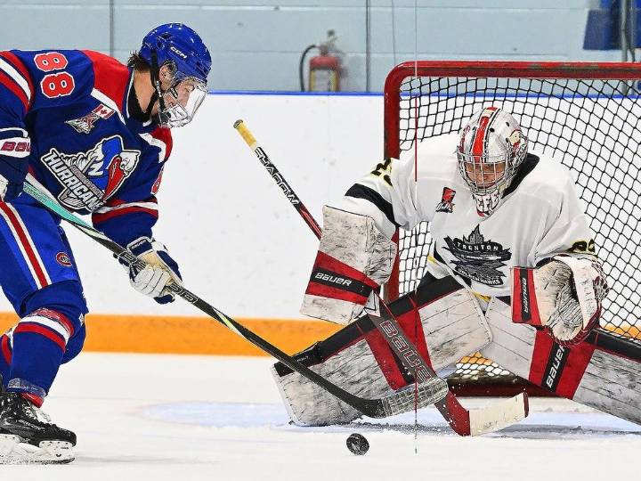 Power play lifts Golden Hawks past Hurricanes