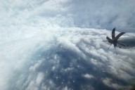 Cazahuracanes trabajan sin pago en medio de Melissa ante el cierre del gobierno