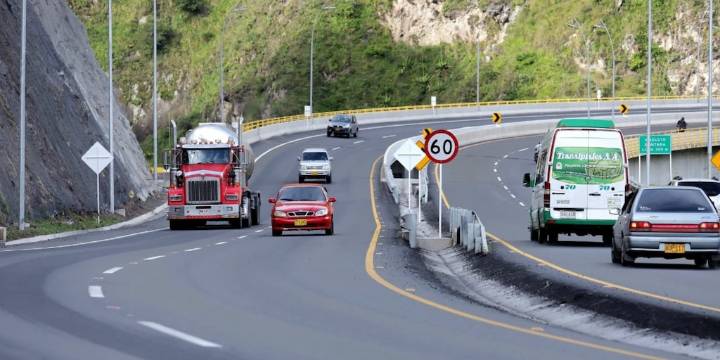 Gustavo Petro dejaría en crisis las carreteras del país: así de mal están y con esto tendrá que lidiar el próximo Gobierno