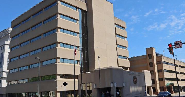 Man charged with Smith Street fatal stabbing found not competent to stand trial