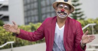 “Pondré inyecciones de risa”: Remi y su doctorado honoris causa de la UPR