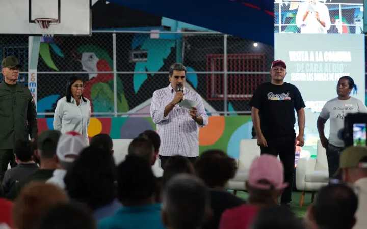 Maduro pide al TSJ quitar la nacionalidad a todo "vende patria que se sume" a una invasión extranjera