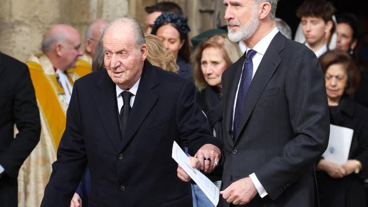 Juan Carlos I visita España tras lanzar la promoción de su libro mientras Zarzuela guarda un calculado silencio