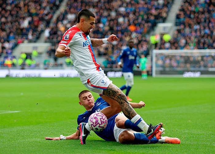Daniel Muñoz, marcó gol en derrota del Crystal Palace 2×1 a manos del Everton en la Premier League