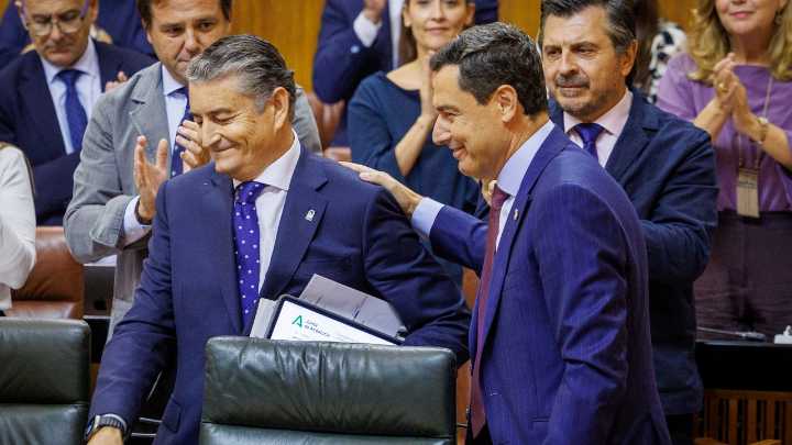 Espantada, cero explicaciones y "denuncias falsas": Moreno Bonilla y su consejero hacen oídos sordos a las críticas por los cribados