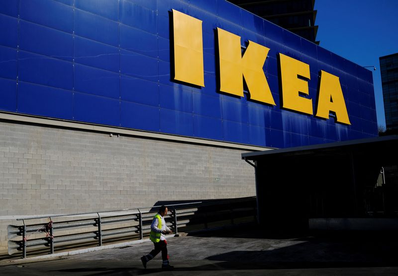 IKEA buys $213 million Manhattan building for new store in US push