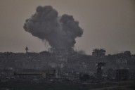 Trump pide a Israel que detenga los bombardeos en Gaza tras negociaciones de paz