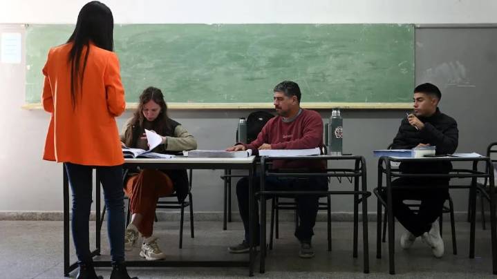 Elecciones 2025: qué pasará con las clases en las escuelas el lunes