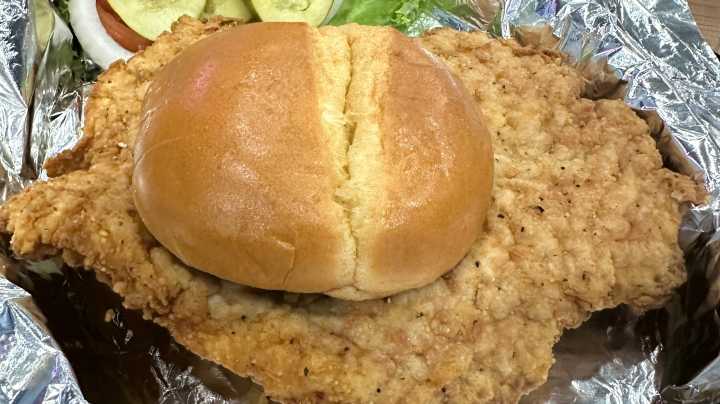 See the 5 finalists for best breaded pork tenderloin in Iowa in 2025