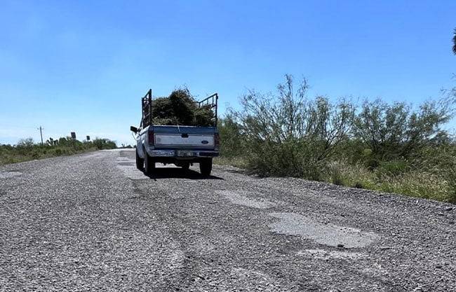 Demandan reparación de carretera estatal al ejido Hipólito