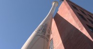 Louisville Slugger celebrates 30th birthday of iconic giant bat