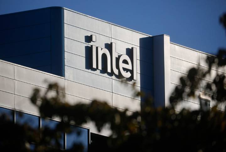 Intel rallies after forecast signals a comeback Is underway
