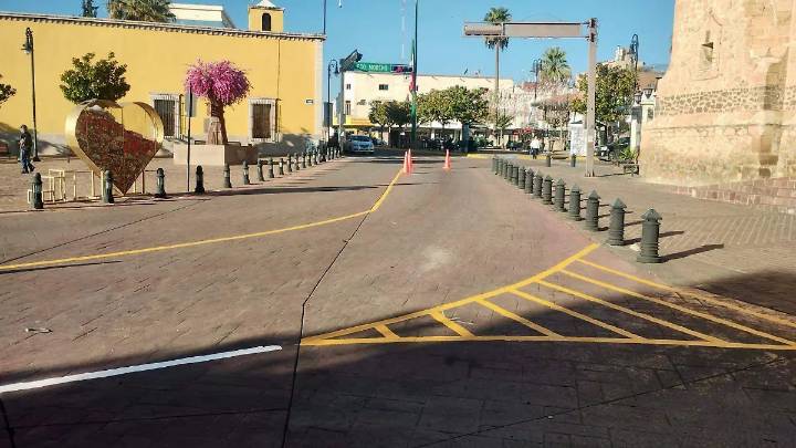 Refuerzan señalización vial en el Centro Histórico de Parral