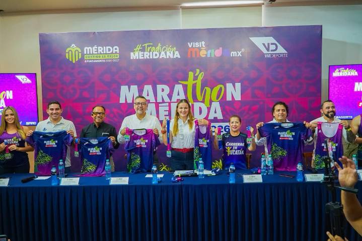 Cecilia Patrón presenta la playera, medalla y ruta del Marat’hon Mérida