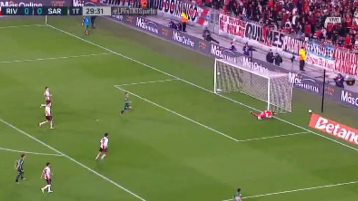 El grosero error de Armani que permitió el gol de Sarmiento y complicó a River en el Monumental