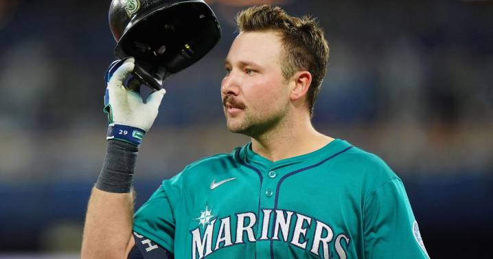 Double plays and errors send Mariners to first Game 7 still seeking their World Series debut