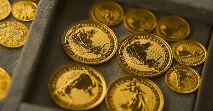 Gold futures rise above $4,000 per ounce for the first time