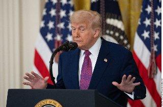 Impone Trump a Canadá gravamen extra de 10%