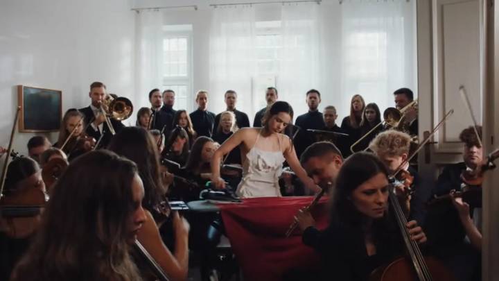 Así suena 'Berghain', lo nuevo de Rosalía: sorprende en alemán y con voz de soprano