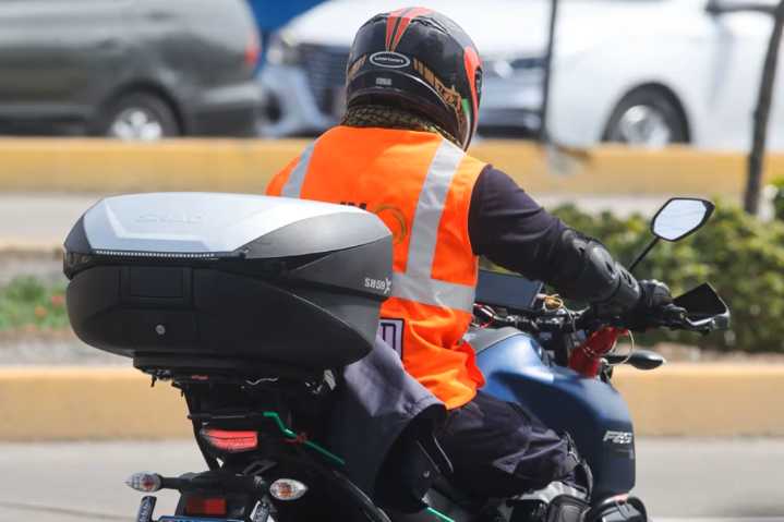 Motos: multas por incumplir chaleco y casco inician en noviembre