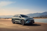 BYD ATTO 8 llega a México: motor turbo híbrido con 480 HP, 1,030 kilómetros de autonomía y espacio para 7 pasajeros, precio y lanzamiento