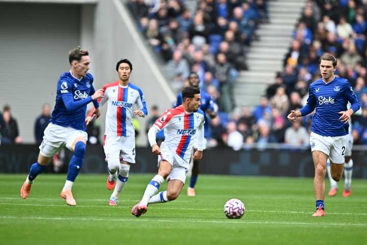 Report: Palace beaten late on at Everton 