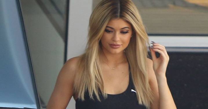 Kylie Jenner’s Burgundy Yoga Set Need To Be Seen
