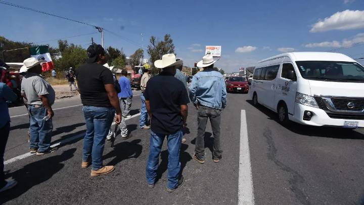 Abren productores en Guanajuato un carril en los tramos carreteros bloqueados como muestra de “buena voluntad”