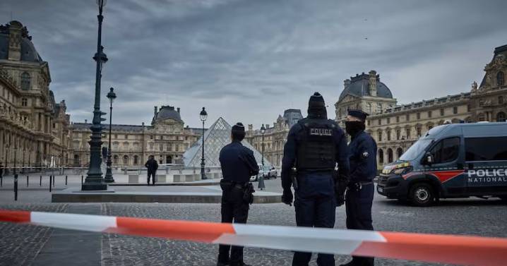 Fernando Rayón, sobre el robo que conmociona a París: «Han entrado en el lugar sagrado del Louvre»